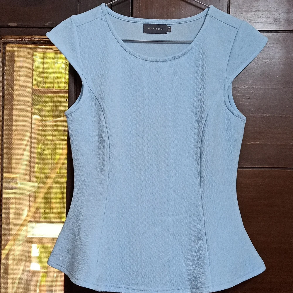 Sky blue Top - Picture 2 of 7